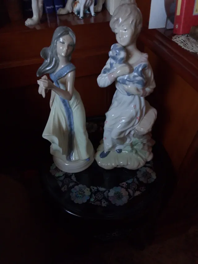 Vecchie figure in porcellana