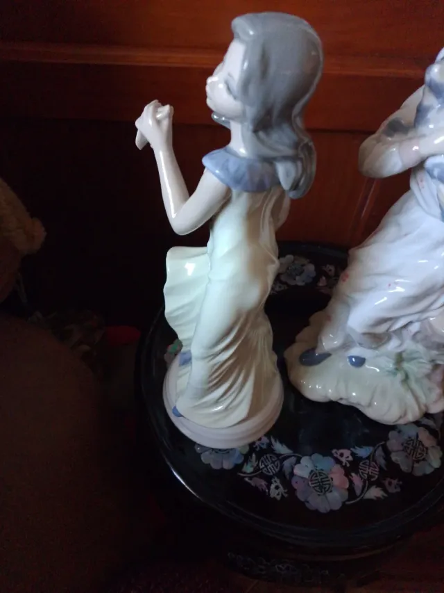 Vecchie figure in porcellana