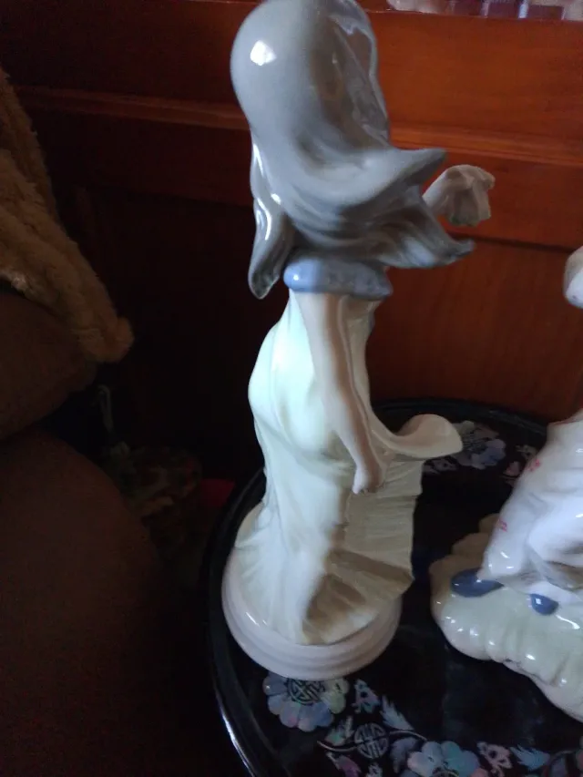 Vecchie figure in porcellana