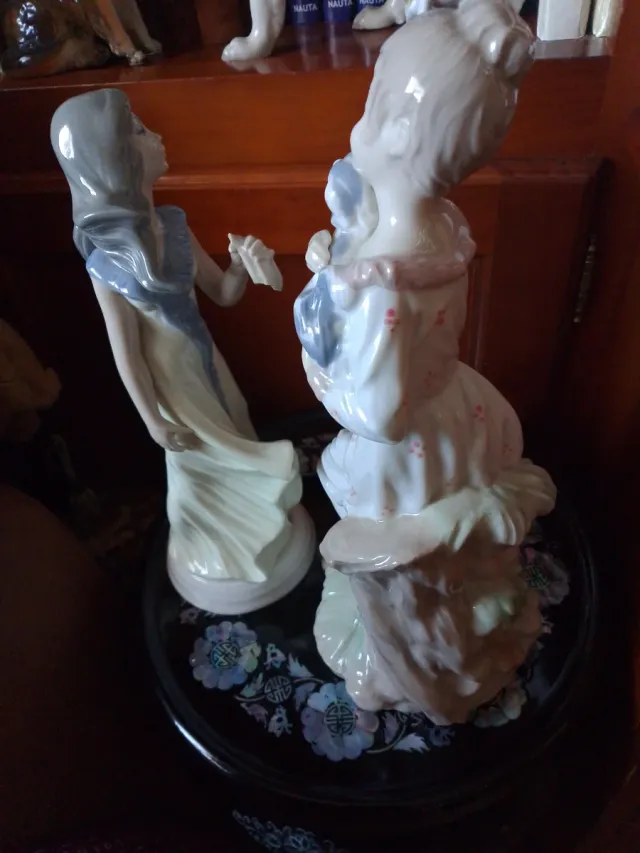 Vecchie figure in porcellana