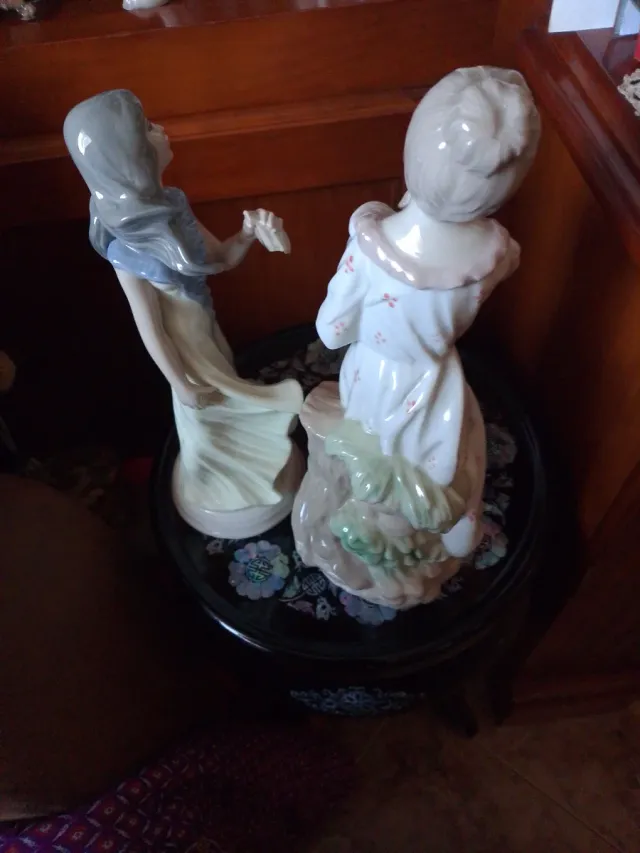 Vecchie figure in porcellana