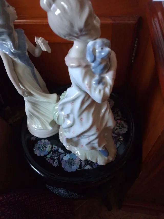 Vecchie figure in porcellana