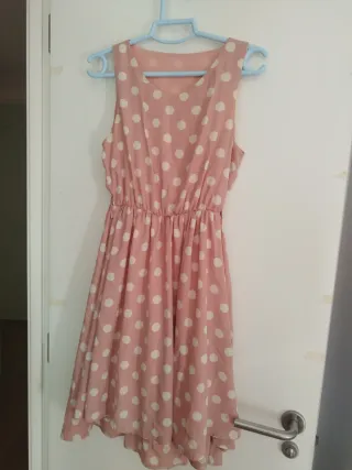 Vestido rosa lunares blancos