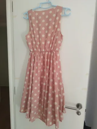 Vestido rosa lunares blancos