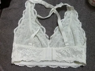 PRIMARK white lace NO WIRE bra uk 32F  euro 70g