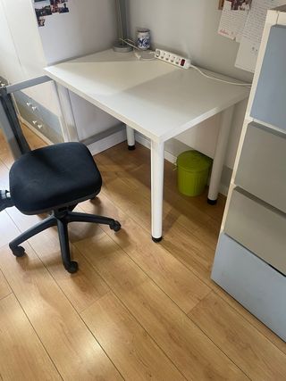 Mesa de estudio blanca