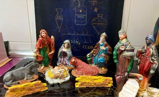 Nacimiento pintado a mano