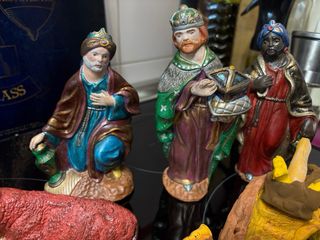 Nacimiento pintado a mano