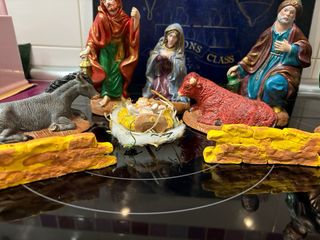 Nacimiento pintado a mano