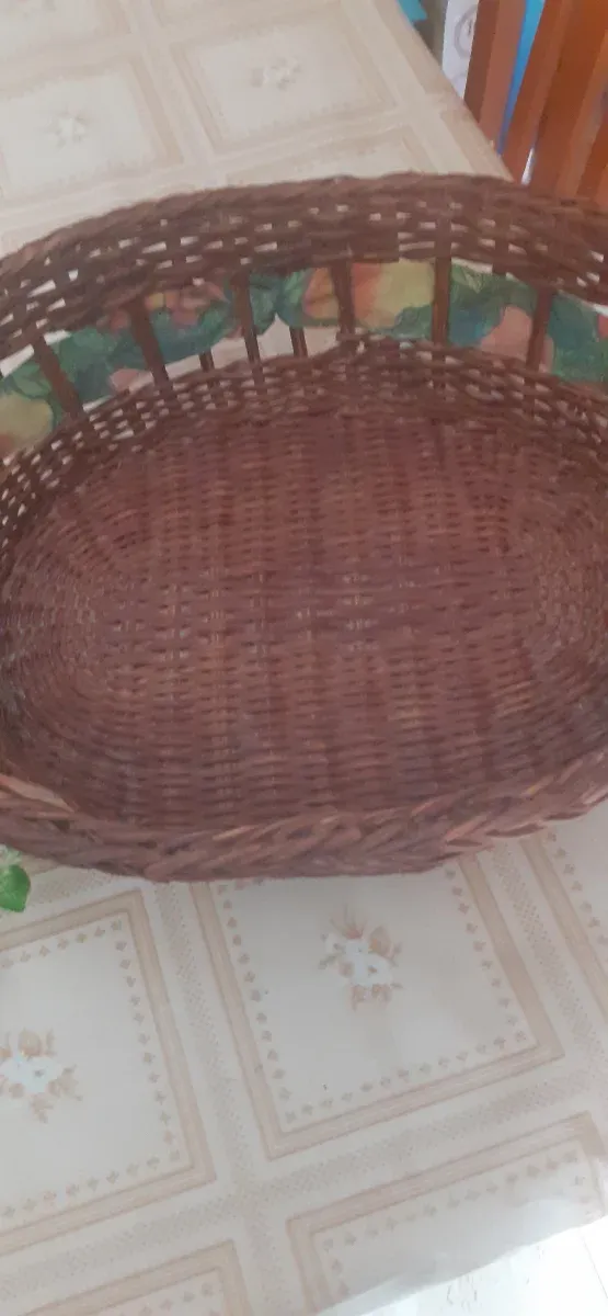 Pianta artificiale con cesta