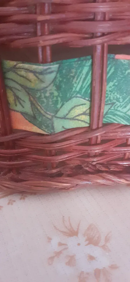 Pianta artificiale con cesta