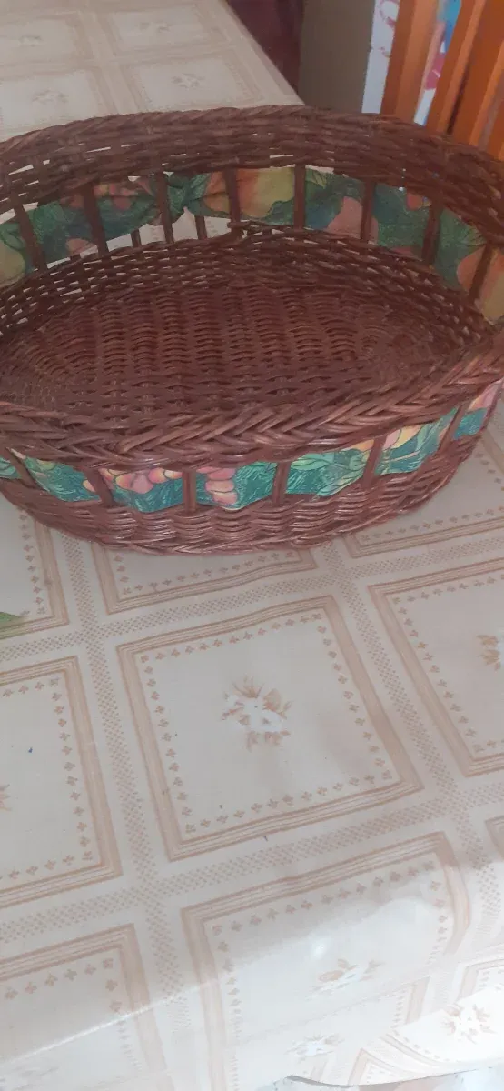 Pianta artificiale con cesta