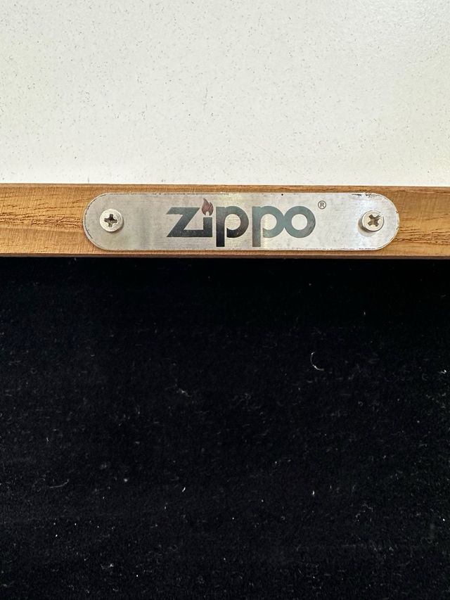 2 espositori Zippo per accendini