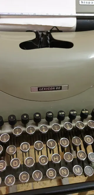 MÁQUINA DE ESCRIBIR HISPANO OLIVETTI