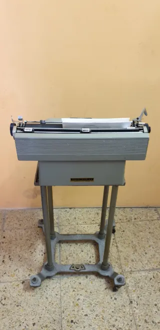 MÁQUINA DE ESCRIBIR HISPANO OLIVETTI
