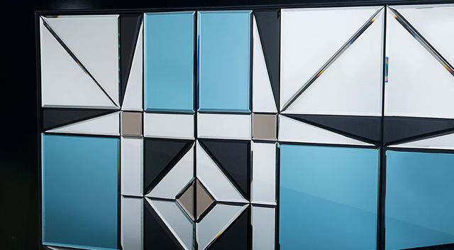 Credenza con specchio blu e argento