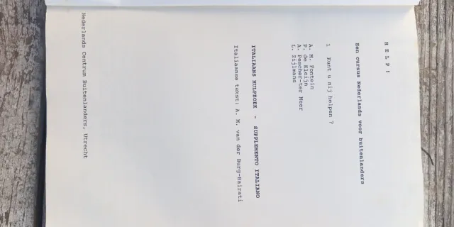 Help! 1. Kunt u mij helpen?.. Italiaans hulpboek