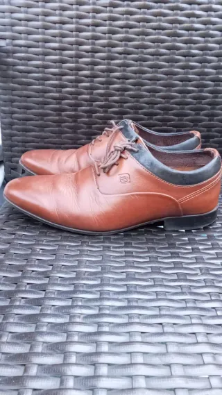 Zapatos de vestir de cuero marrones