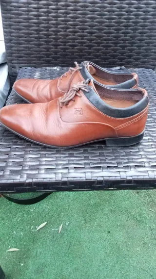 Zapatos de vestir de cuero marrones