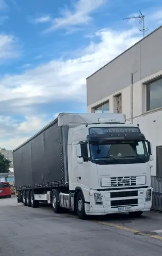 Vendo camión Volvo y Semi-remolque