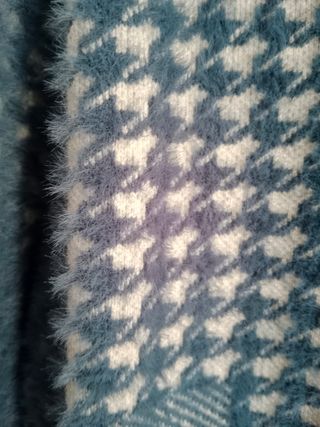 Abrigo azul y blanco