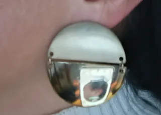 Set de pendientes plateados y dorados