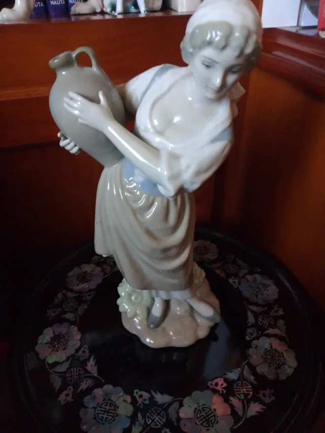 Set di figure in porcellana antiche