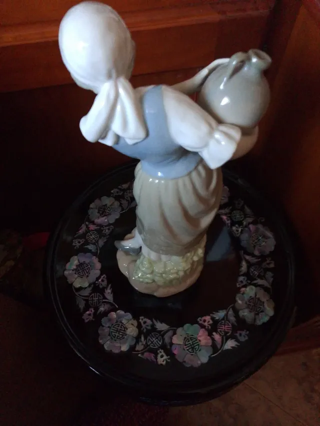 Set di figure in porcellana antiche