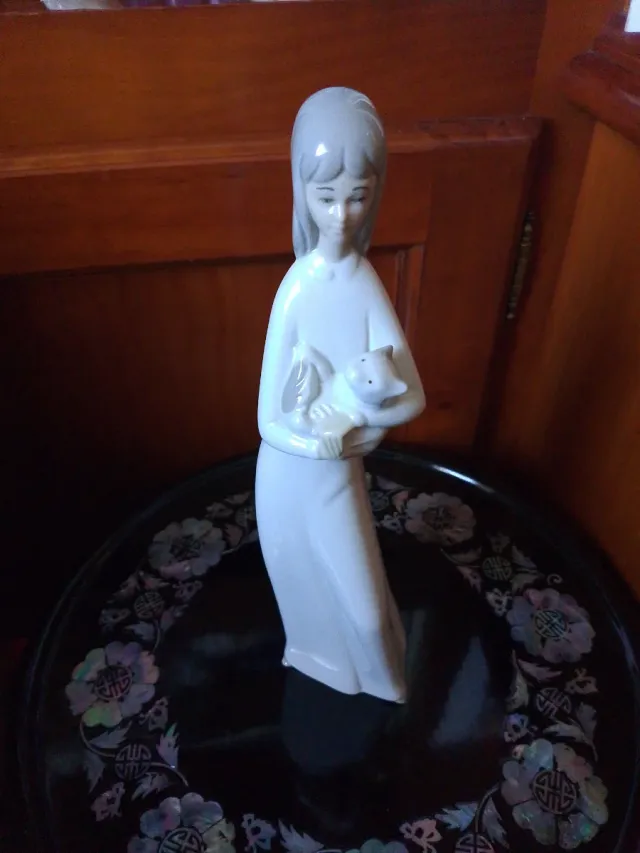 Set di figure in porcellana antiche