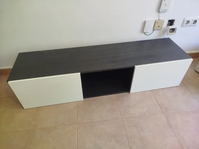 Estantería modular gris y blanca