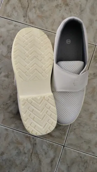 Zuecos blancos talla 45