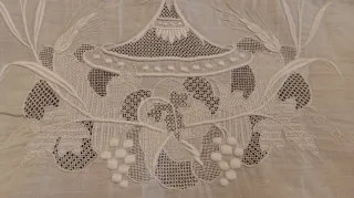 Mantel de iglesia antiguo bordado