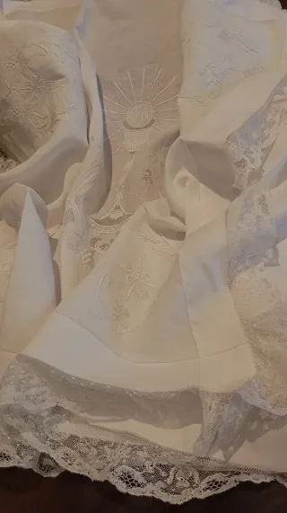 Mantel de iglesia antiguo bordado