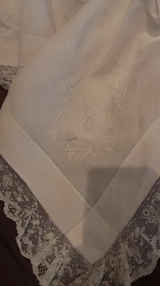 Mantel de iglesia antiguo bordado