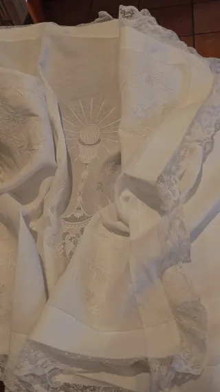 Mantel de iglesia antiguo bordado