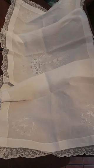 Mantel de iglesia antiguo bordado