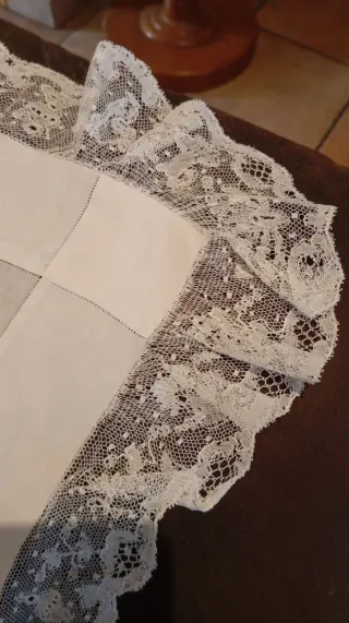 Mantel de iglesia antiguo bordado