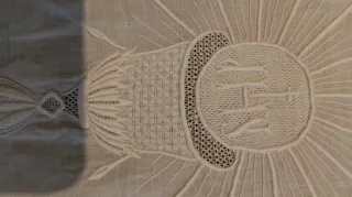 Mantel de iglesia antiguo bordado