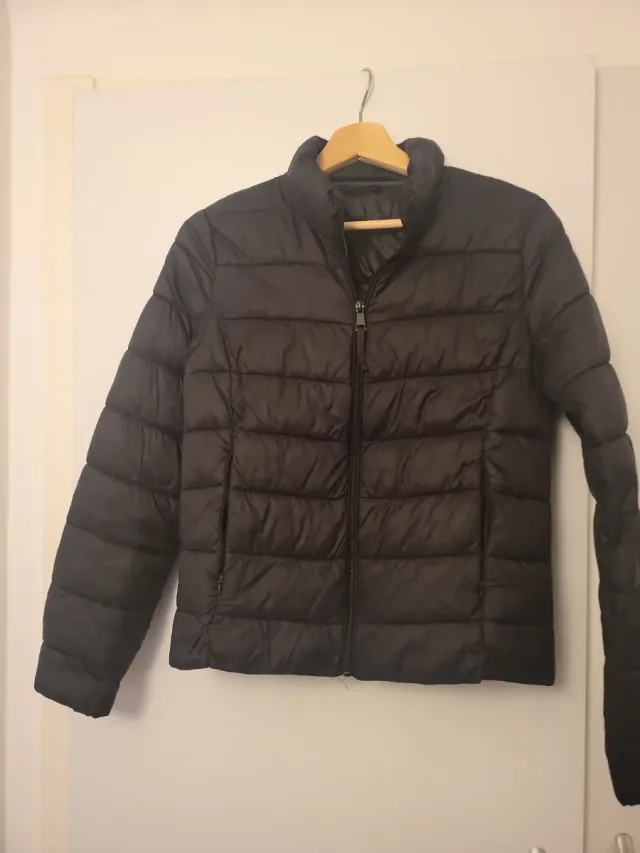 Chaqueta acolchada ligera negra