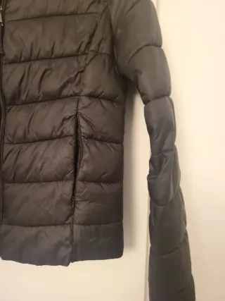 Chaqueta acolchada ligera negra