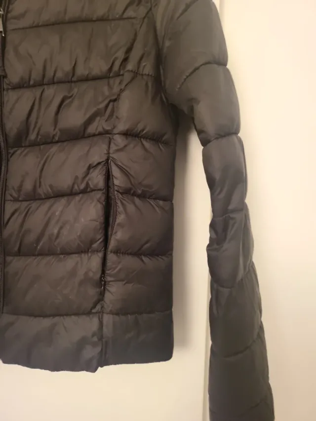 Chaqueta acolchada ligera negra