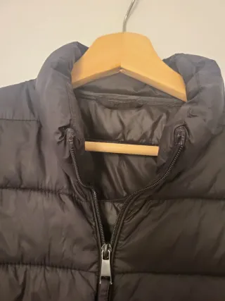 Chaqueta acolchada ligera negra