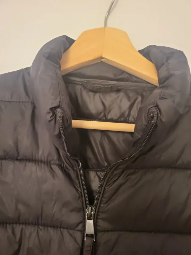 Chaqueta acolchada ligera negra