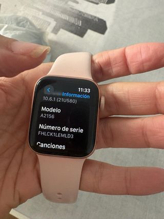 Apple Watch Serie 5 Rosa con celular, cargador
