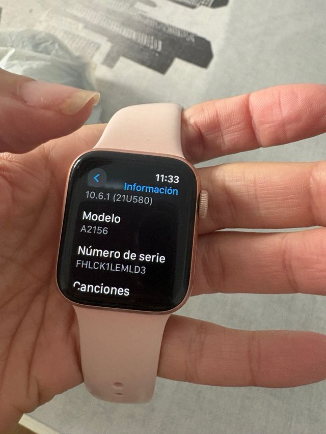 Apple Watch Serie 5 Rosa con celular, cargador