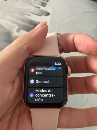 Apple Watch Serie 5 Rosa con celular, cargador