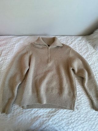 Jersey beige con cremallera