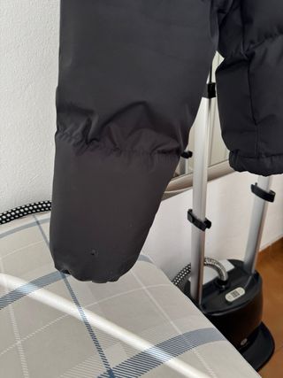 Chaquetón Karl Lagerfeld negro de pluma acolchado