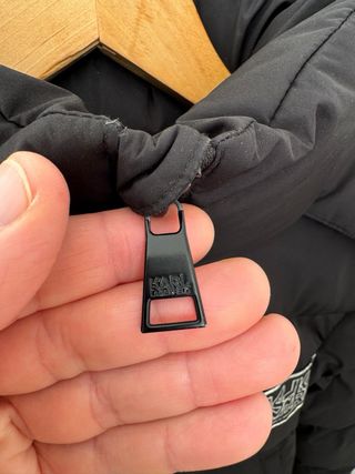 Chaquetón Karl Lagerfeld negro de pluma acolchado