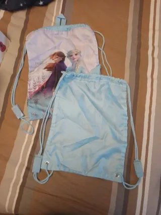 Mochilas Frozen 2 (2 unidades) 5€ cada una.